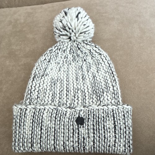Strickmütze mit bommel - strickmütze,